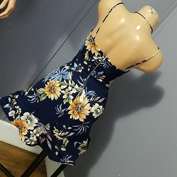 Stunning Sexy & Cute Floral Dress - Picture 6 of 8